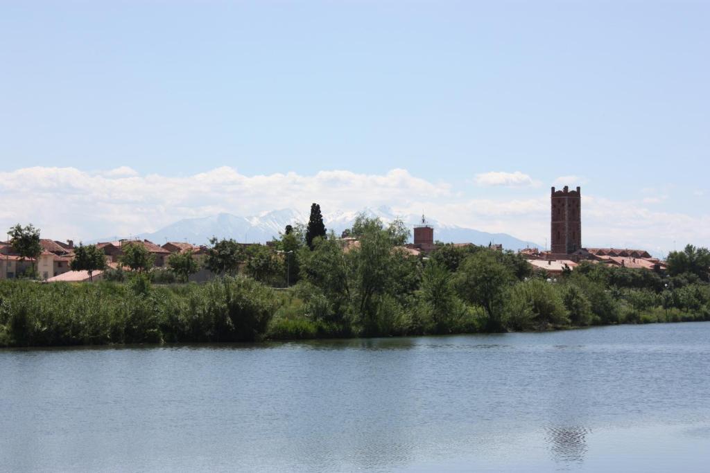 Hotel" La Tour De L'Horloge " Rivesaltes Exteriér fotografie