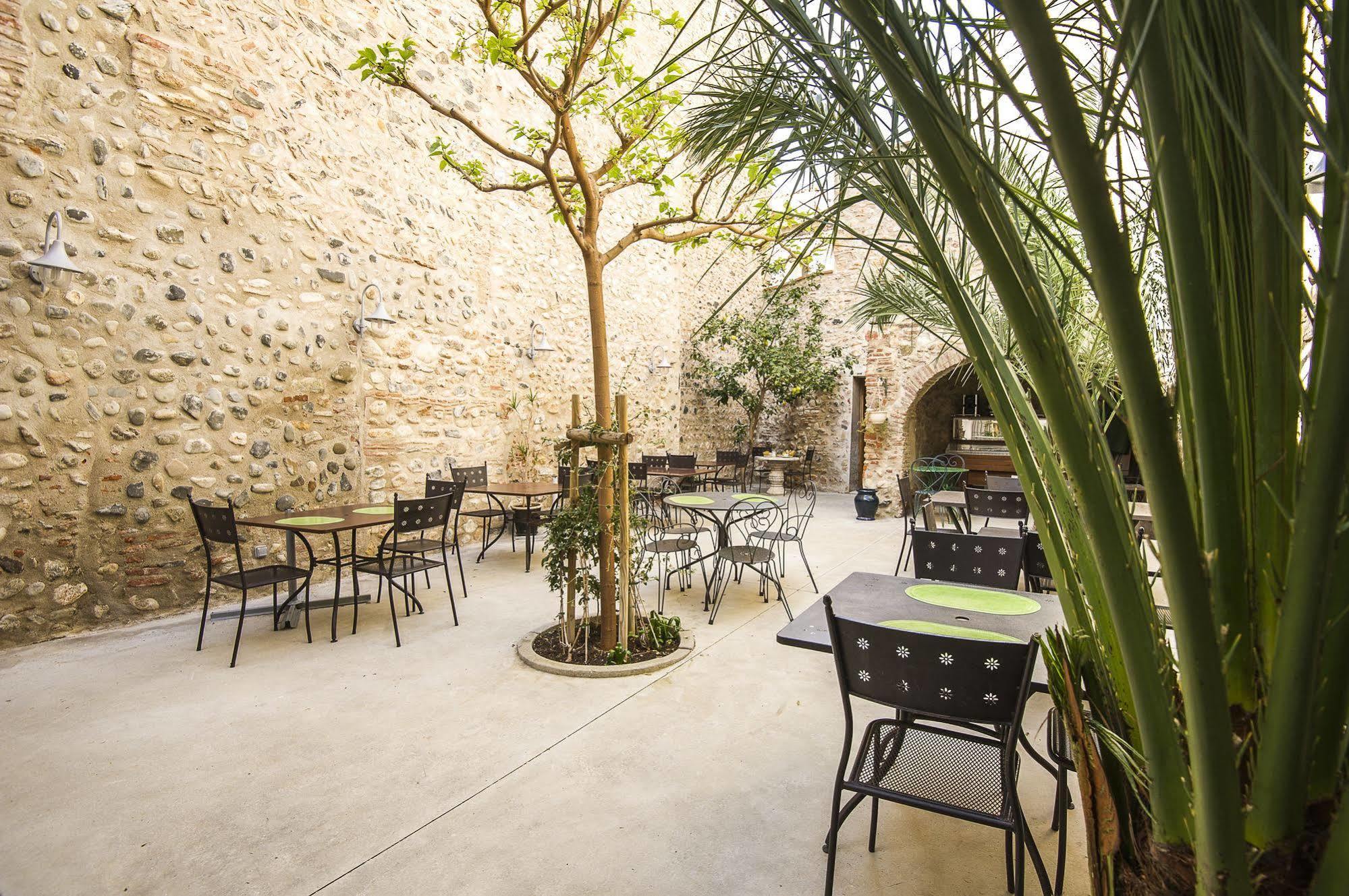 Hotel" La Tour De L'Horloge " Rivesaltes Exteriér fotografie